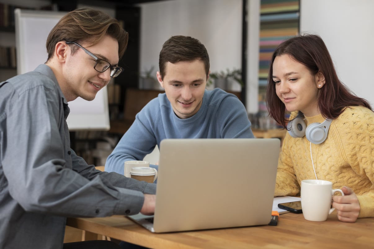 colleagues-learning-together-group-study