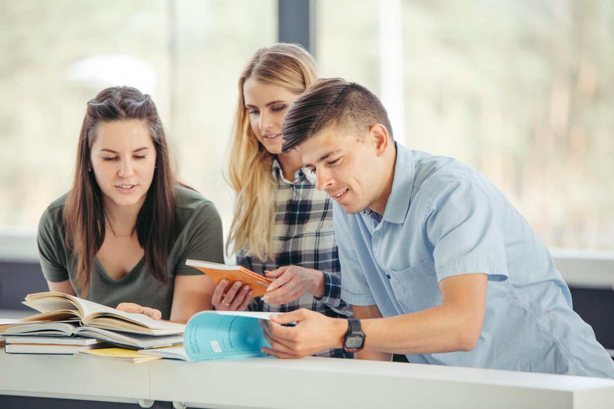 students-with-books-table-together