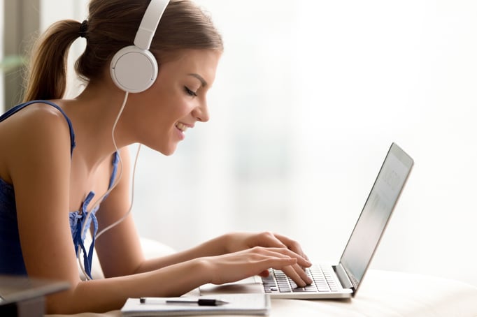 woman-headphones-learning-language-online